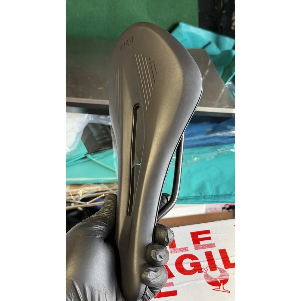 fi'zi:k Argo Vento R5 140mm Bicycle Saddle‎ - Used - Good